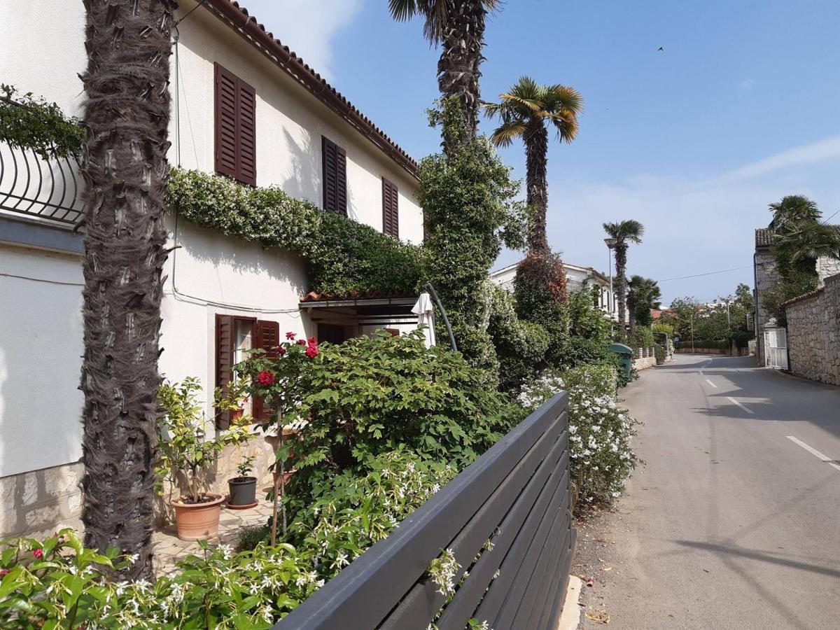 Anamarija Apartments Near The Beach And The Fantastic Adria Sea With Over 10 Small Islands Close By Funtana Dış mekan fotoğraf